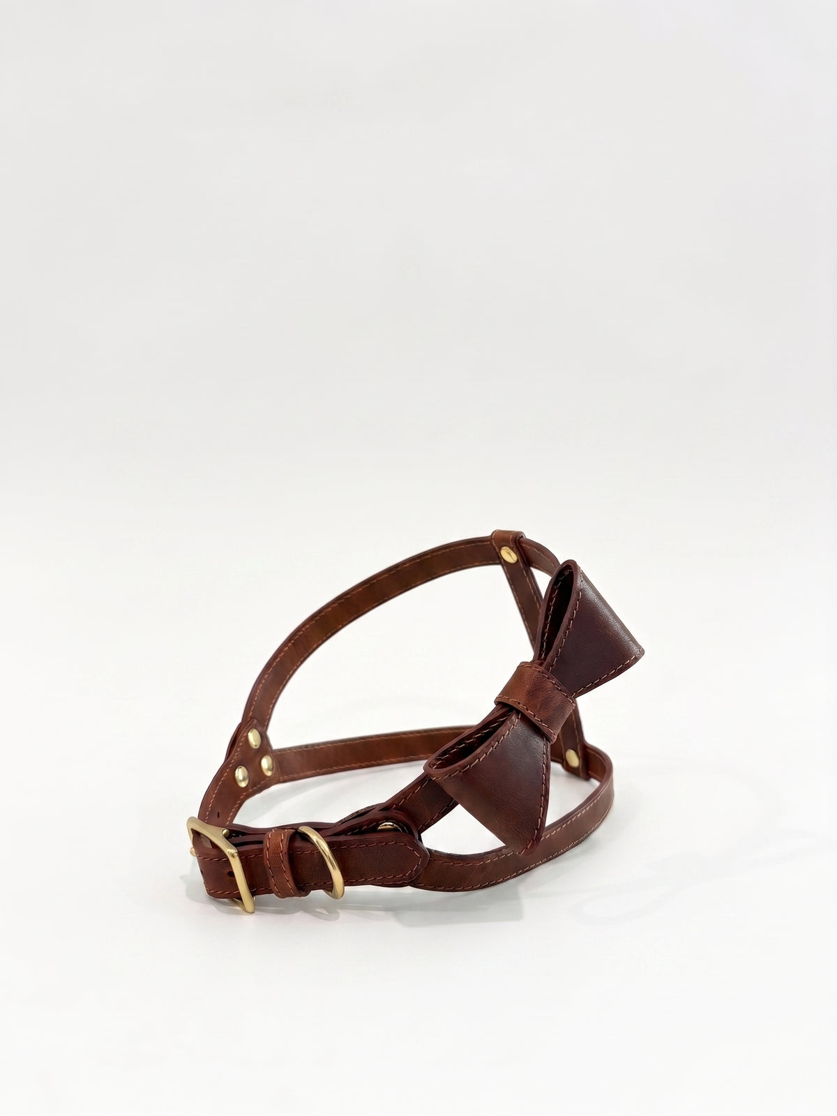 Heritage brown leather harness with removable bow