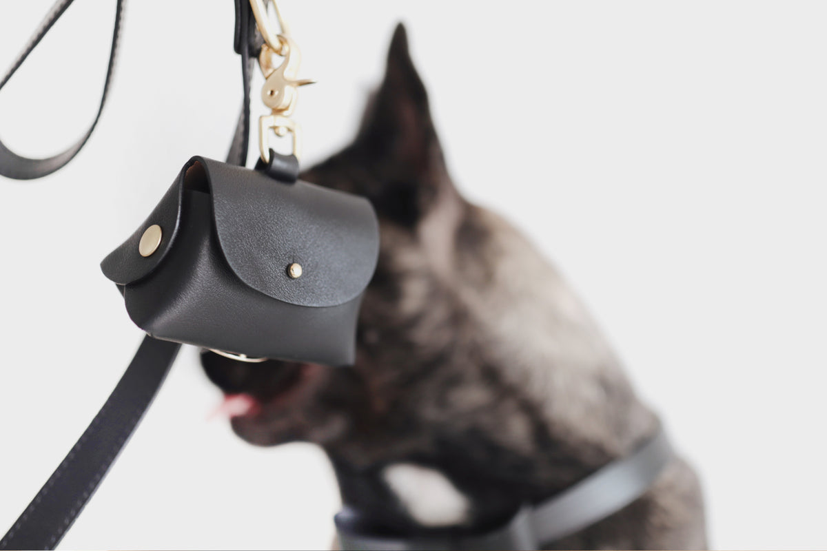 Onyx Black Tilly poop bag pouch PIPOLLI